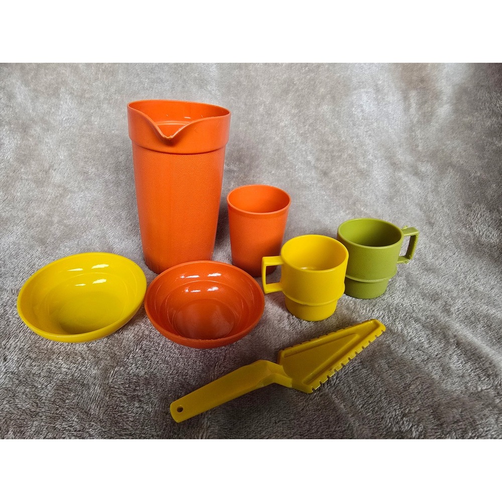 VIntage 1970s Tupperware "Mini Serve It" children's toy dish set